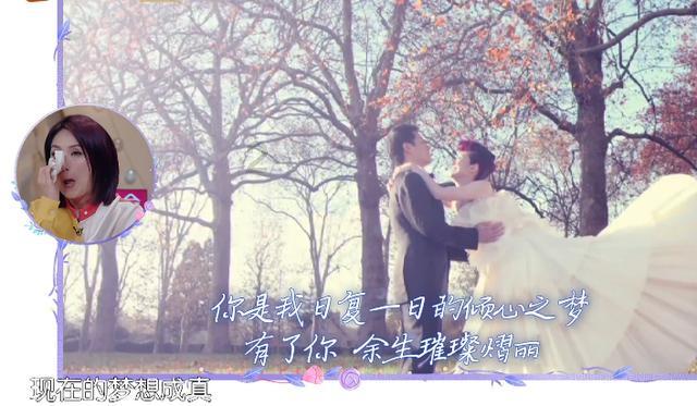王一博西装革履打网球,爱好广泛乐趣多,浑身使不完的牛劲
