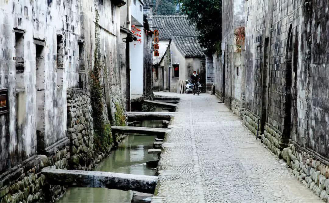 解答你所有问题的吉鹿力问答社区 - 郑裕玲在TVB多久了?她有过哪些有趣的事情呢?